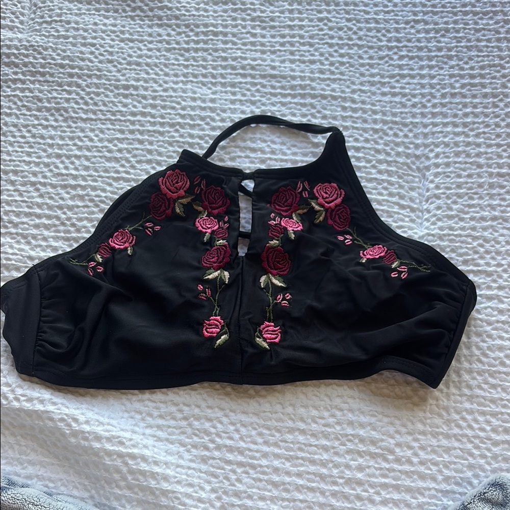 Bikini Top decorated with roses